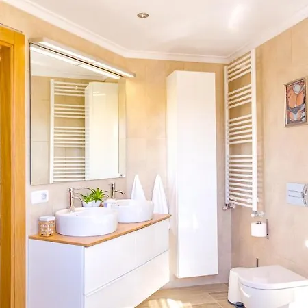 With 3 Bedrooms In With Wonderful Sea View Private Pool Enclosed Garden 100 M From The Beach Villa *